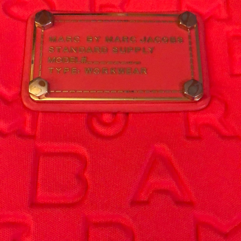 Marc Jacobs 34x25 padded laptop case